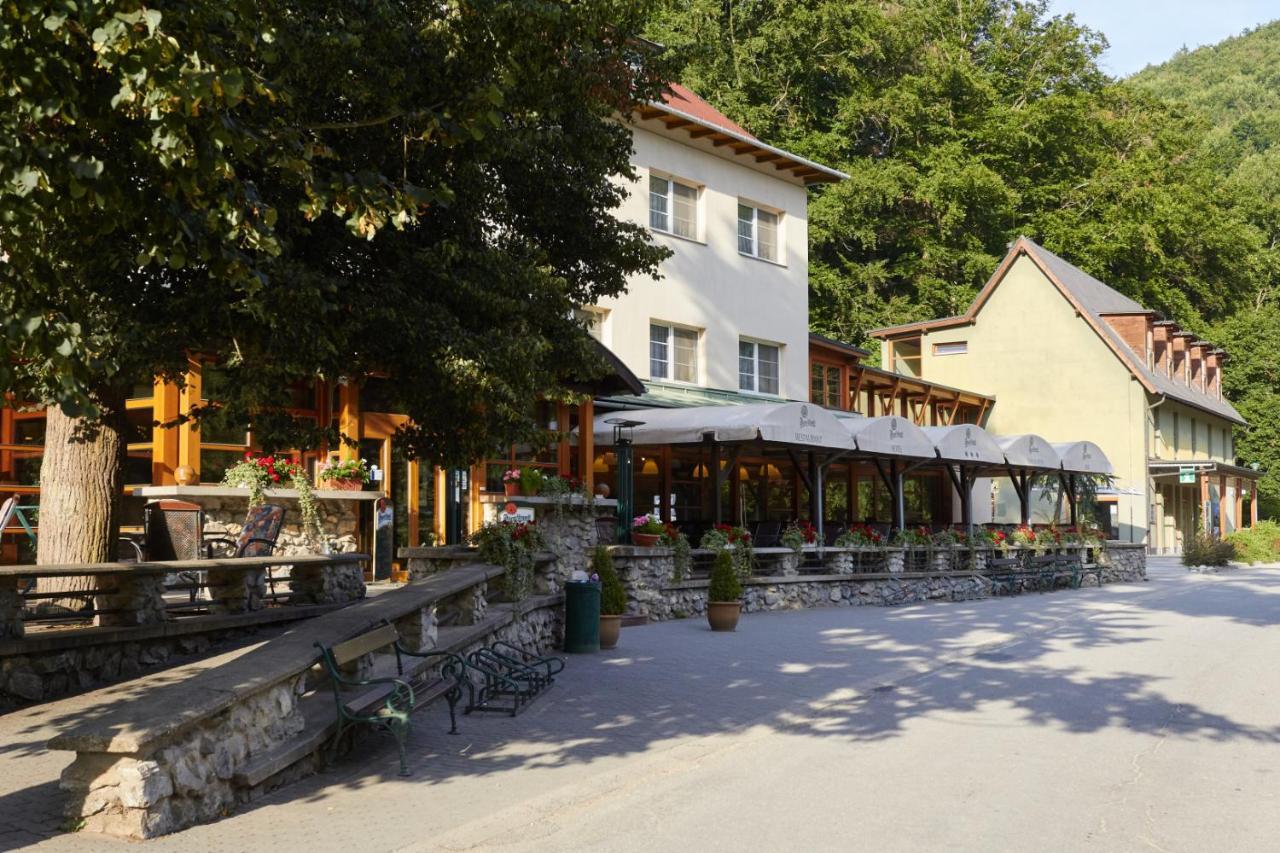 Hotel Skalni Mlyn Blansko Exterior photo